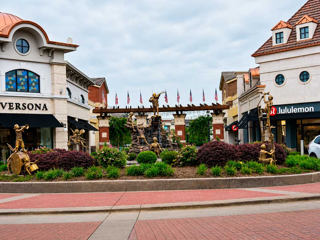 local-attractions-the-promenade-at-chenal